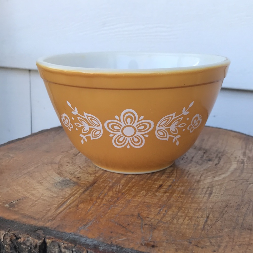 Vintage Pyrex 401 Butterfly Gold Mixing Bowl